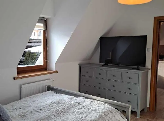 Hawran Проживание в семье Зомб