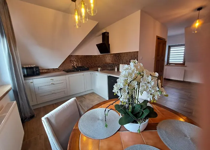 Hawran Проживание в семье Зомб